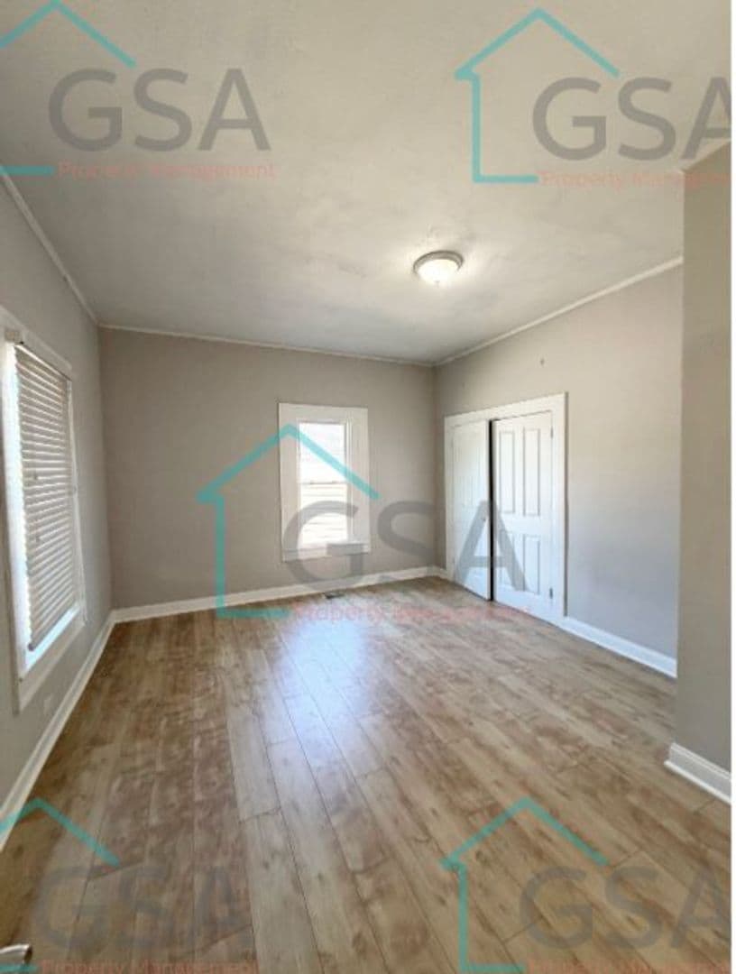 Greenville Apartment: -