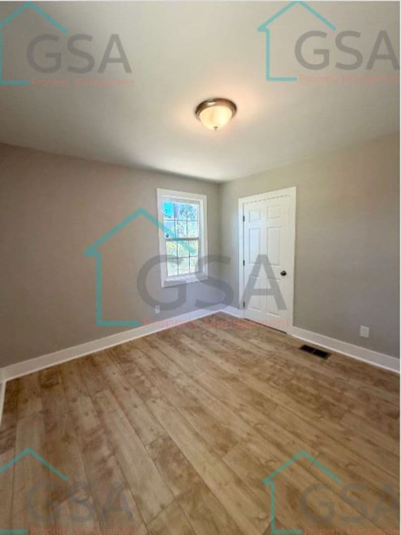 Spartanburg House: 694 Saxon Avenue