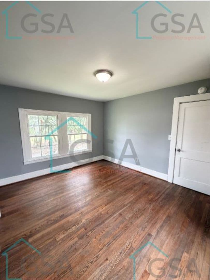 Greenville Apartment: -