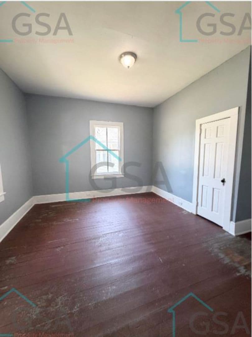 Greenville Apartment: _,_