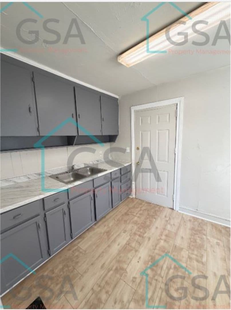 Greenville Apartment: _,_