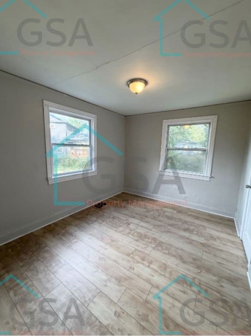 Greenville Apartment: _,_