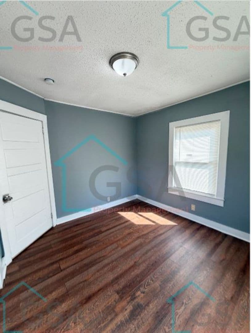 Greenville Apartment: -