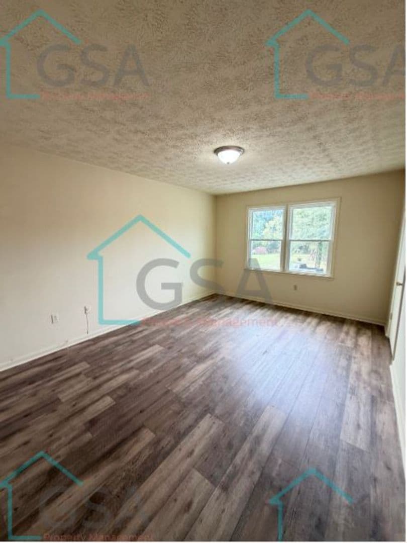 Greenville Apartment: -
