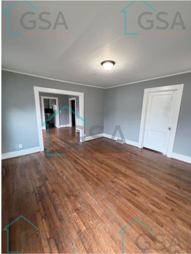 Greenville Apartment: -