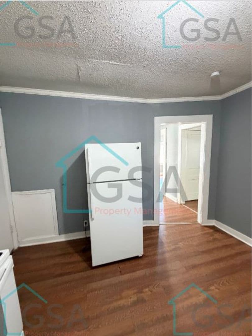 Greenville Apartment: -