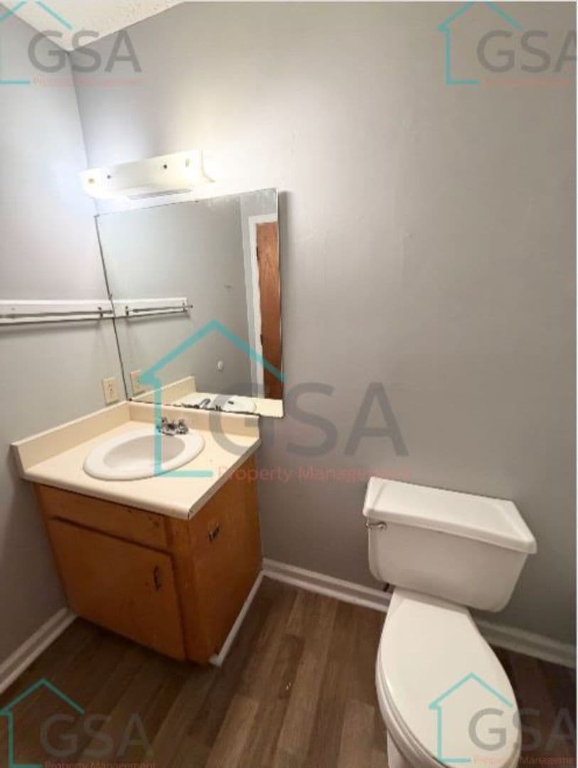 Greenville Apartment: -