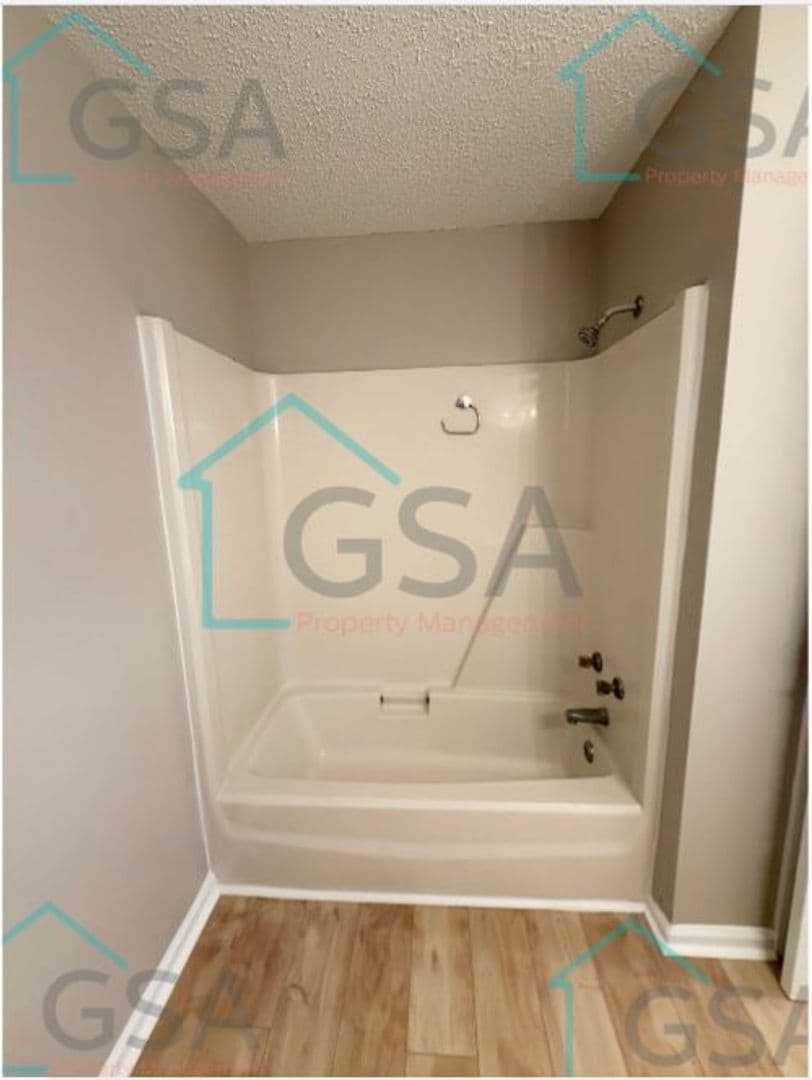 Greenville Apartment: -