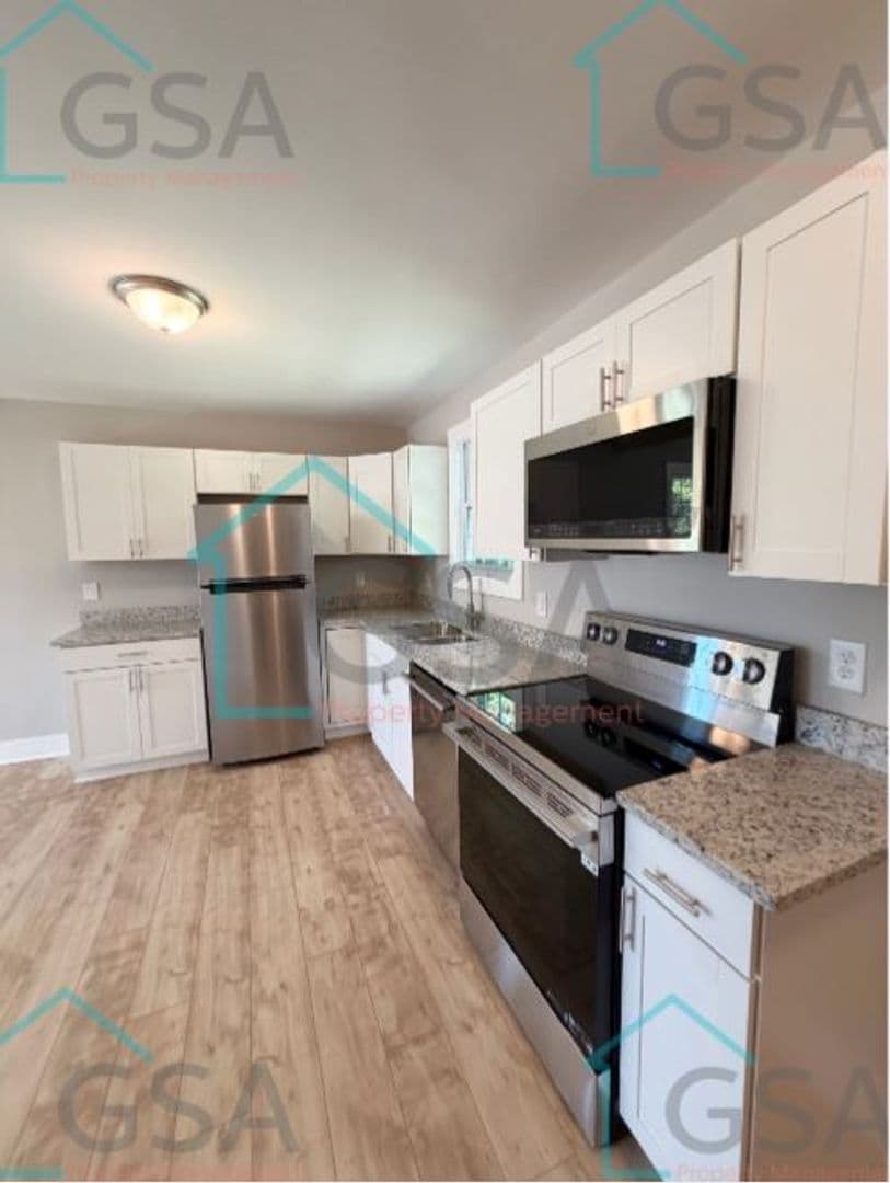 Spartanburg House: 694 Saxon Avenue