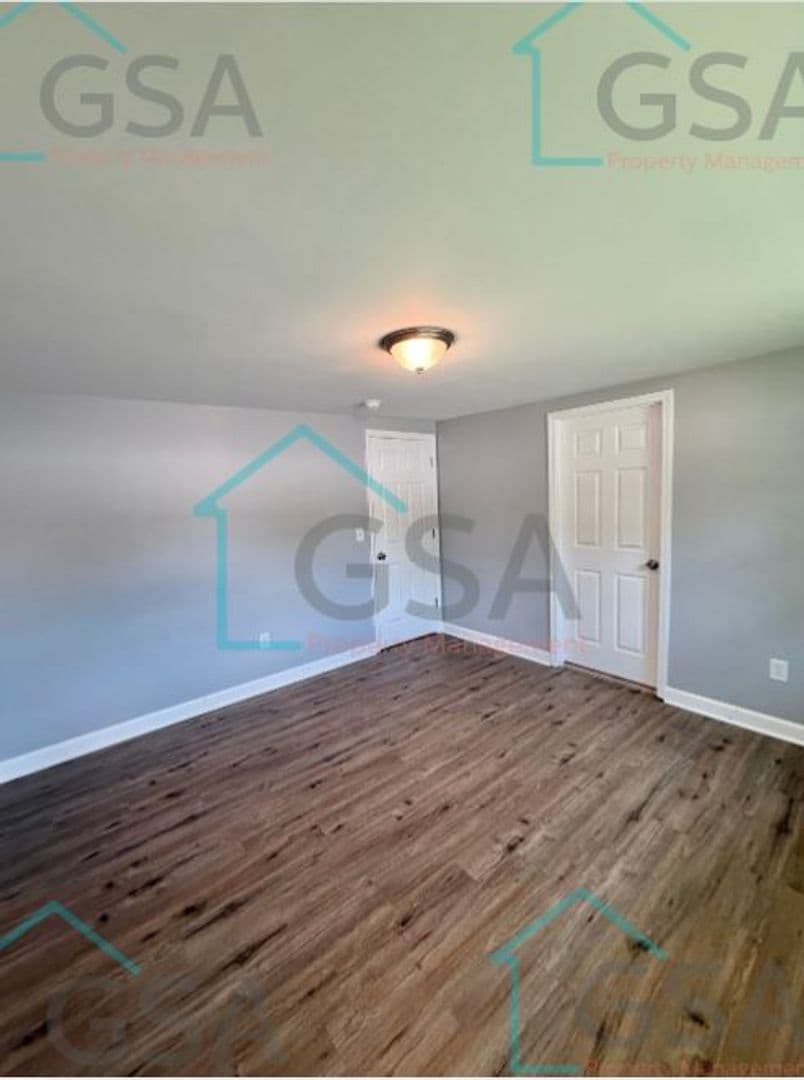 Greenville Apartment: -