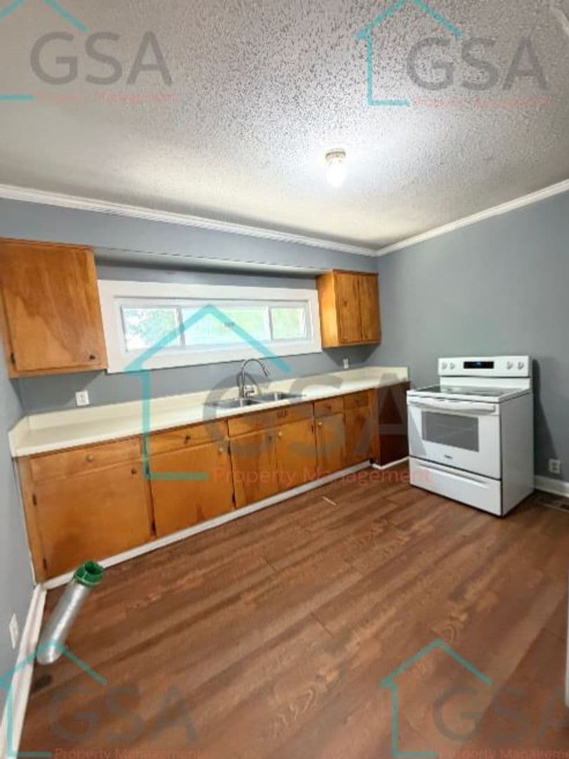 Greenville Apartment: -