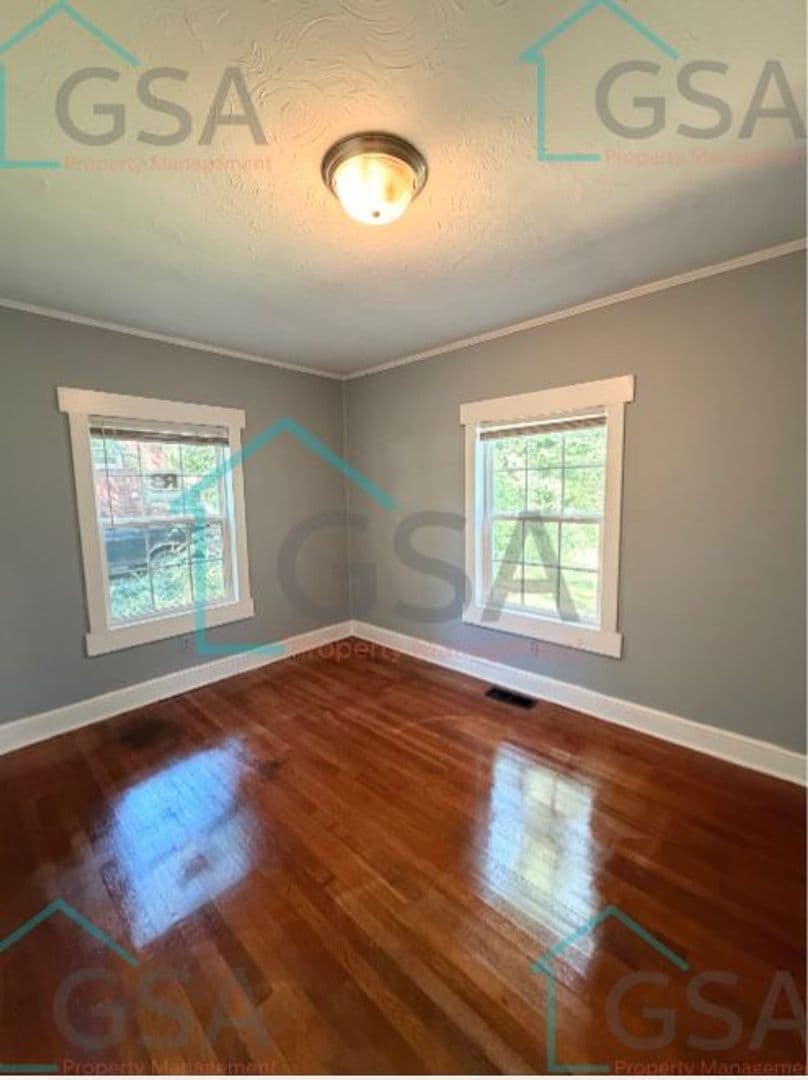 -Spartanburg Apartment: -