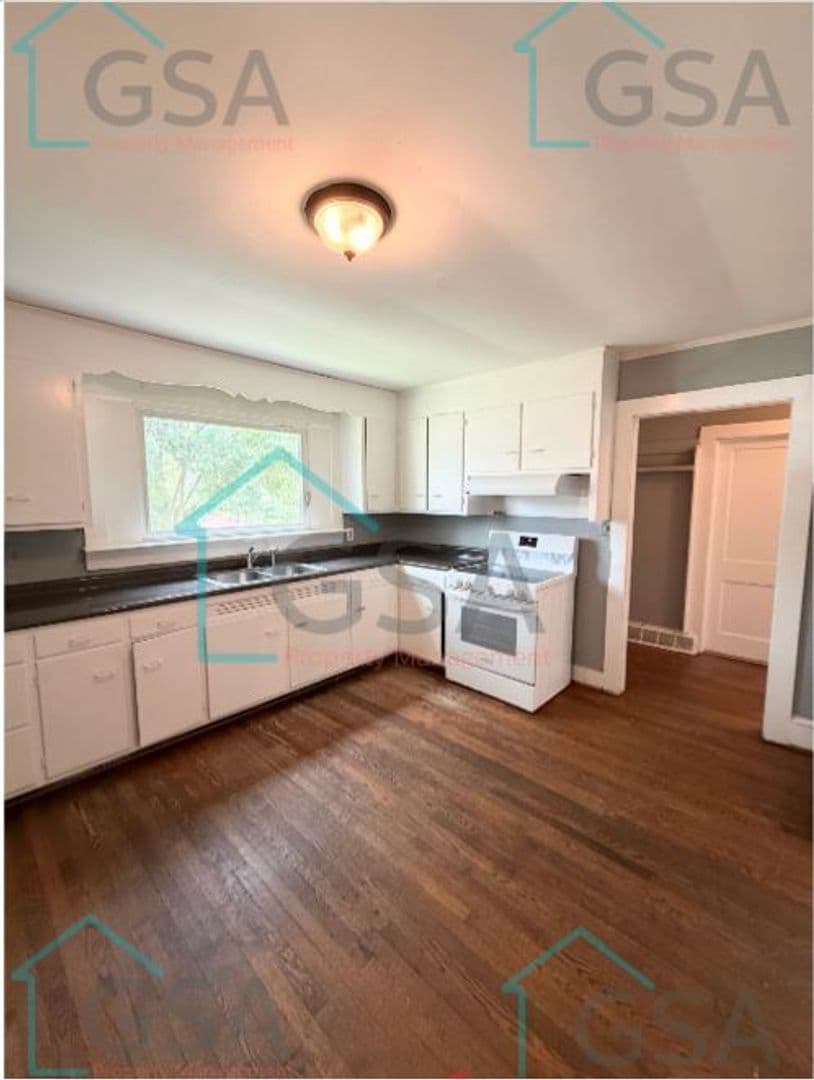 Greenville Apartment: -
