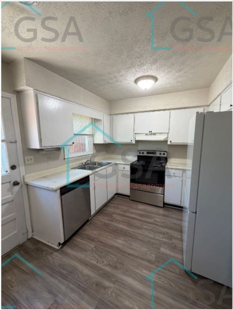 Greenville Apartment: -