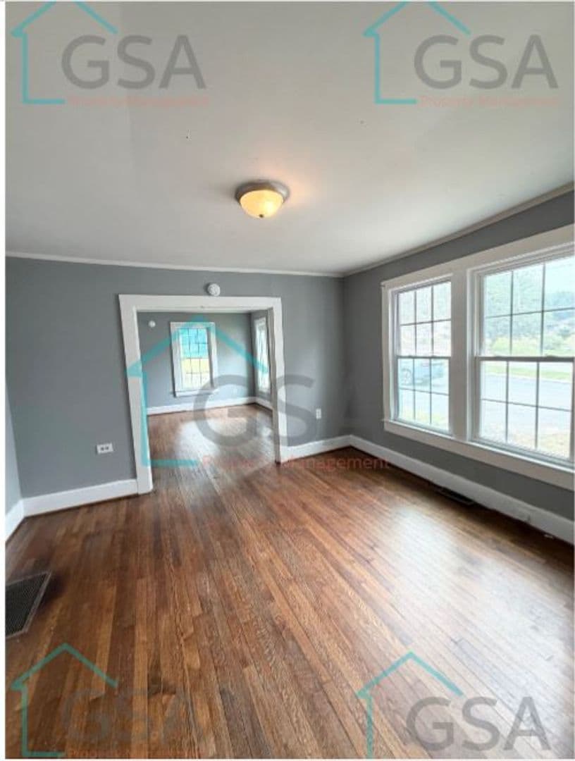 Greenville Apartment: -