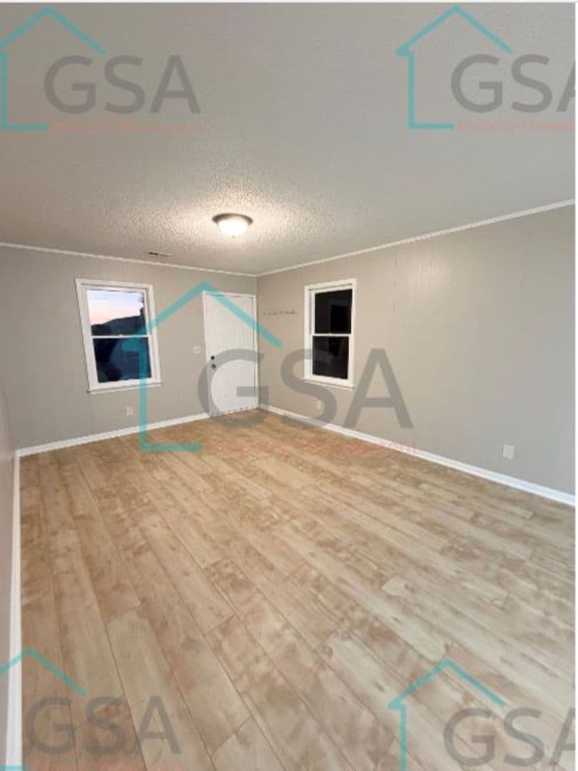 Greenville Apartment: -