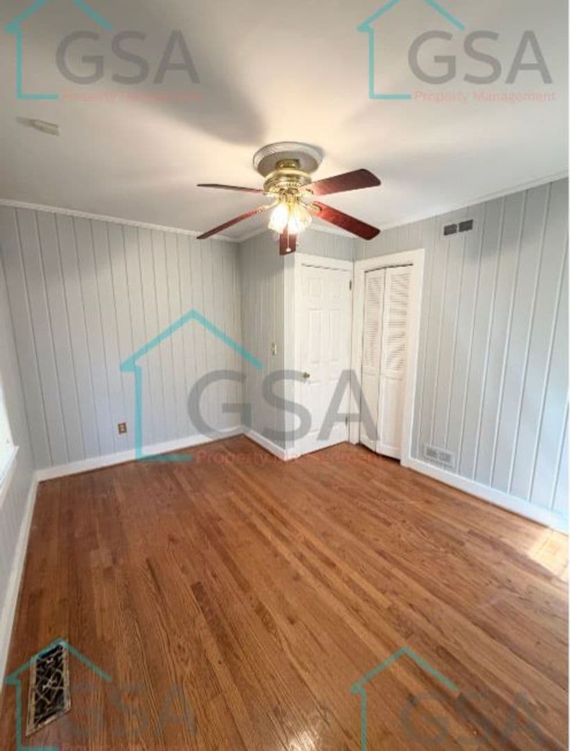 Greenville Apartment: _,_