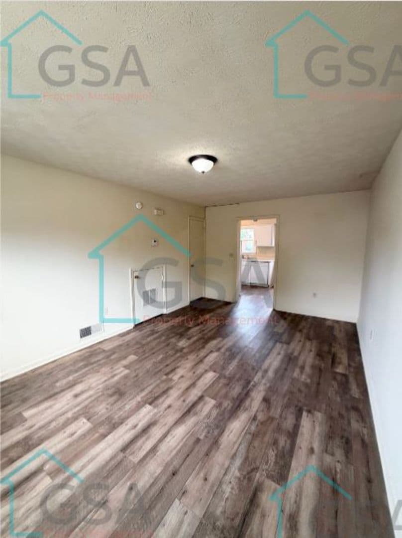 Greenville Apartment: -