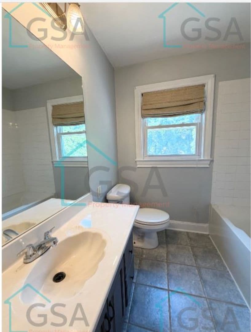 Greenville Apartment: _,_