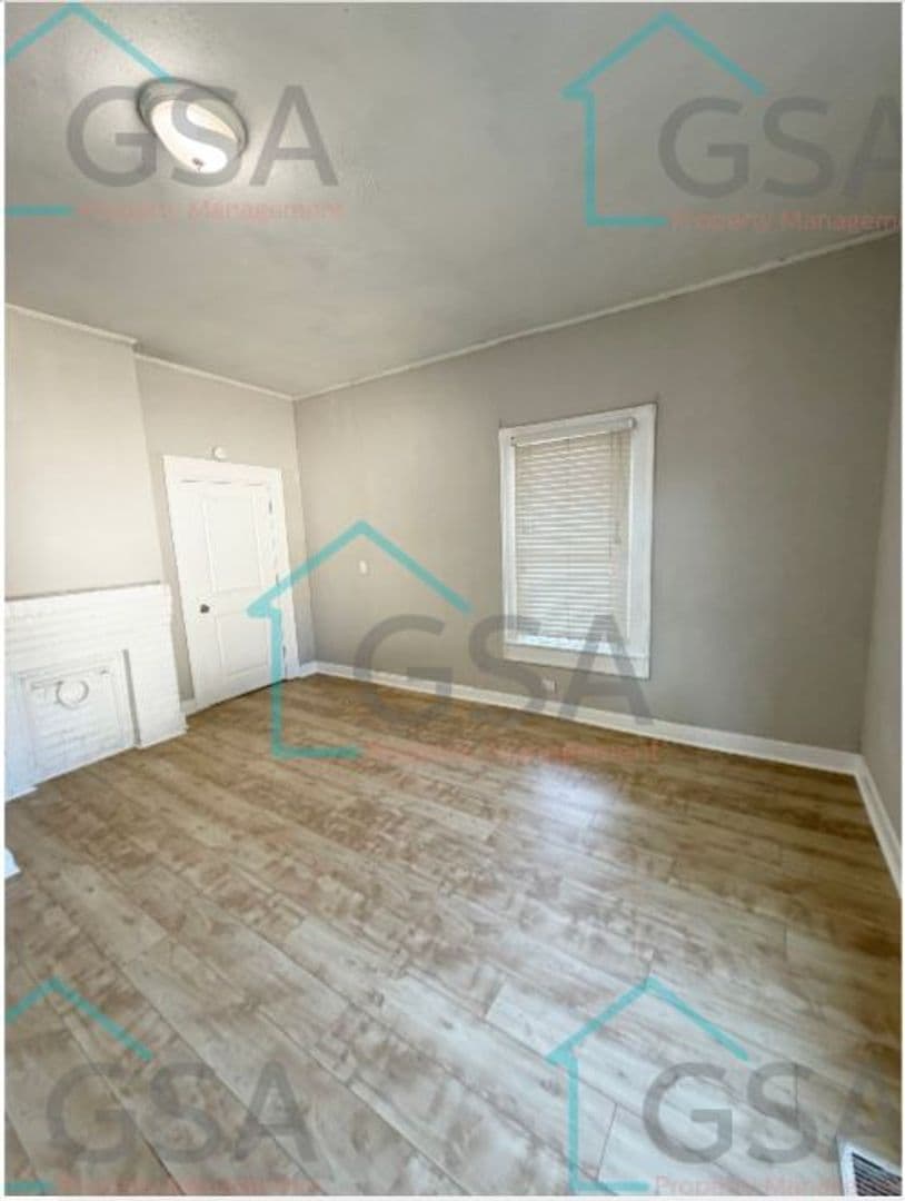 Greenville Apartment: -
