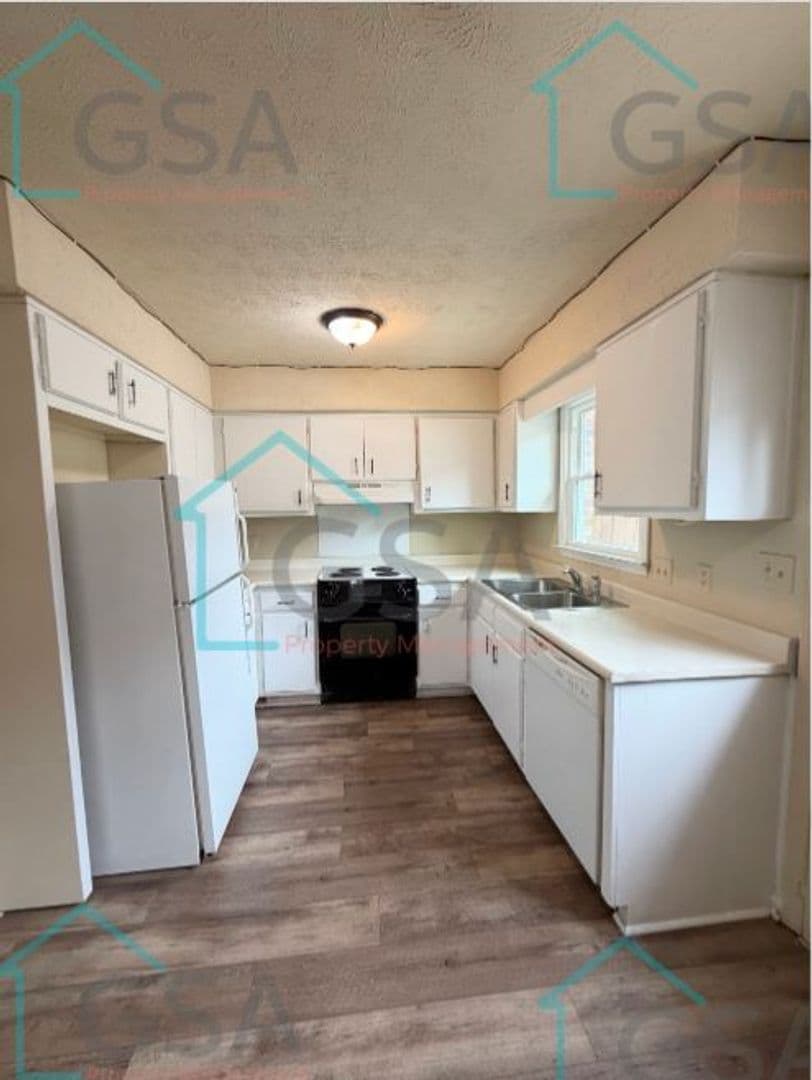 Greenville Apartment: -