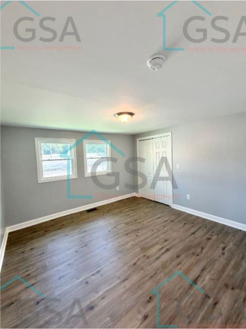 Greenville Apartment: -