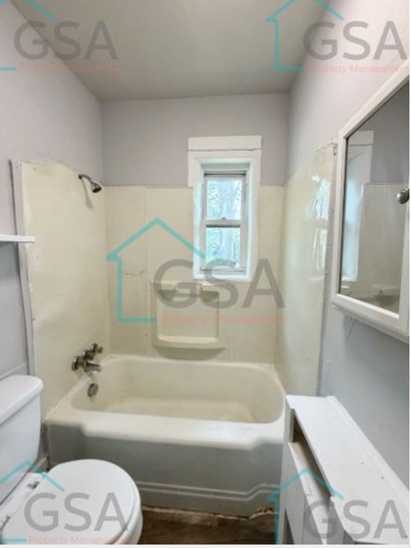 Greenville Apartment: _,_