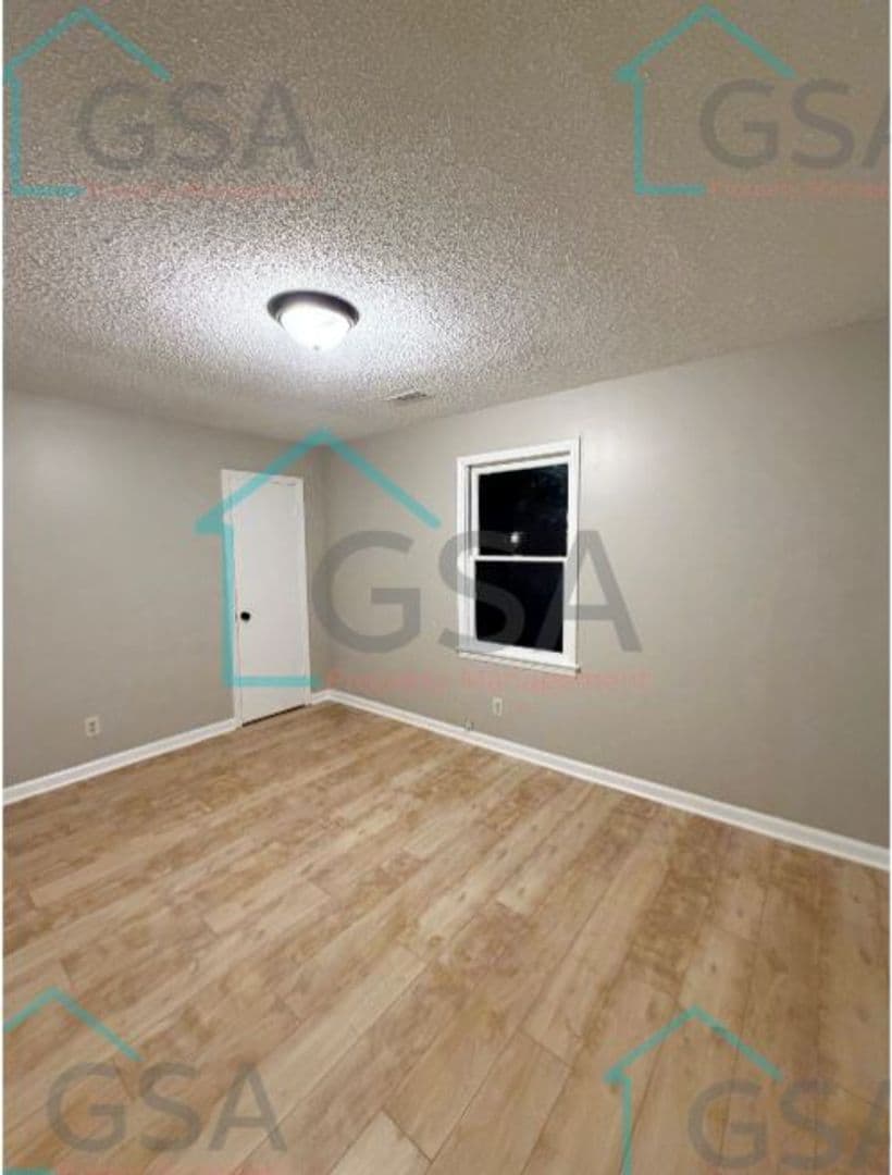 Greenville Apartment: -