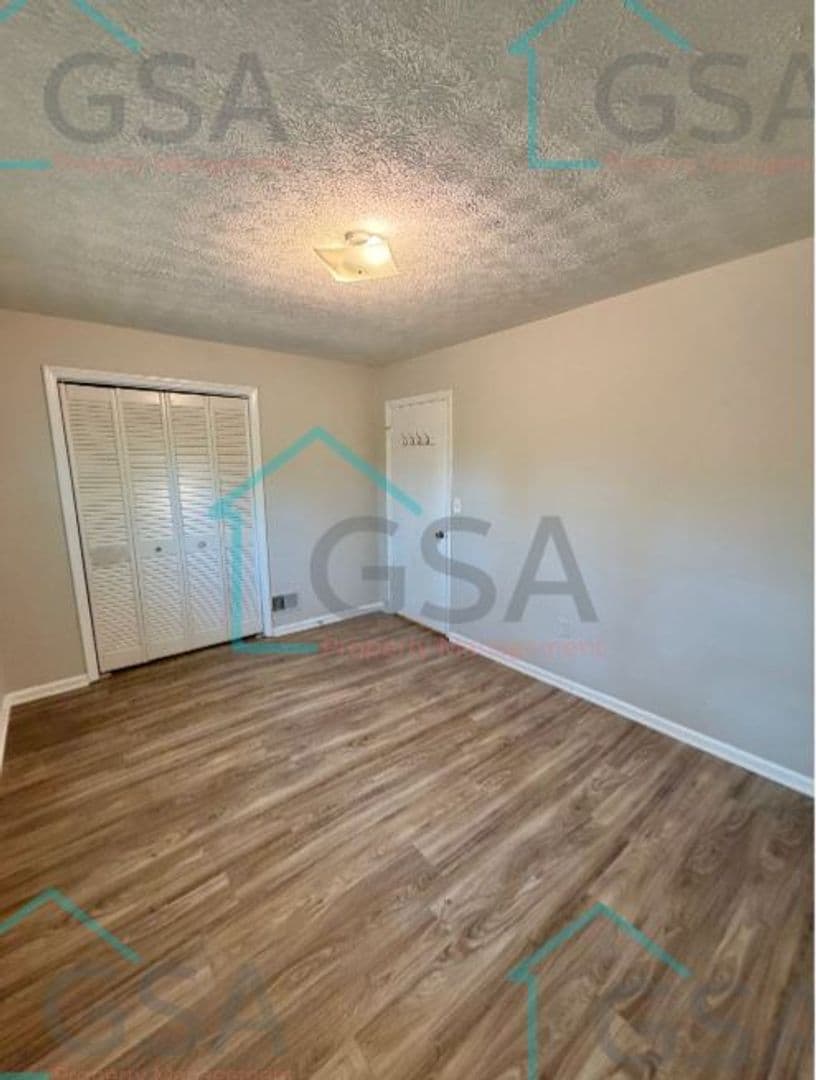 Greenville Apartment: -
