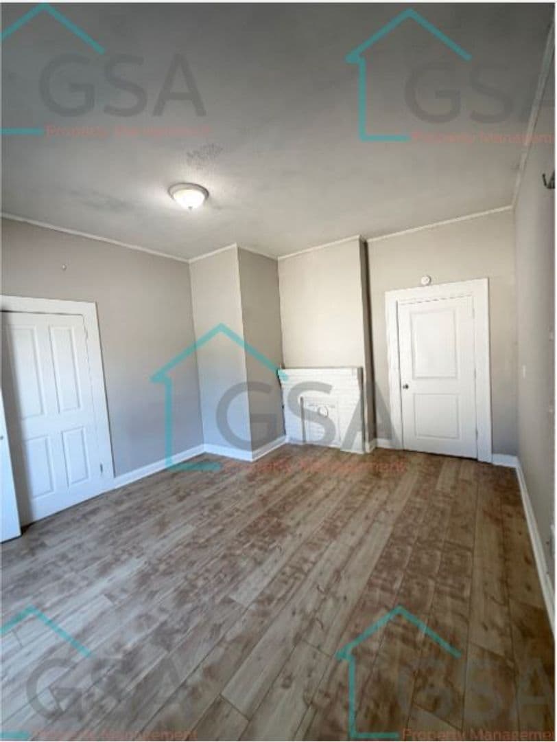 Greenville Apartment: -