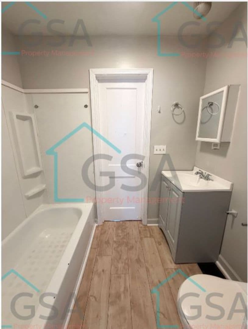 Greenville Apartment: _,_