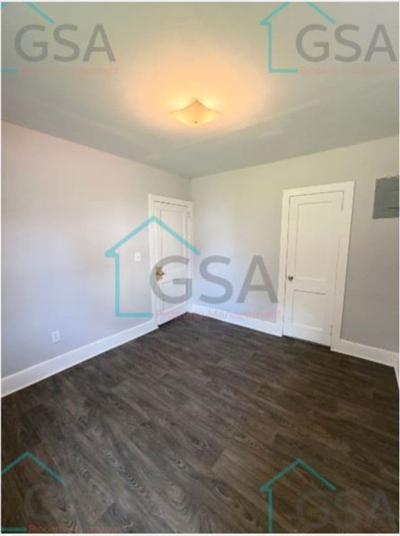 Greenville Apartment: _,_