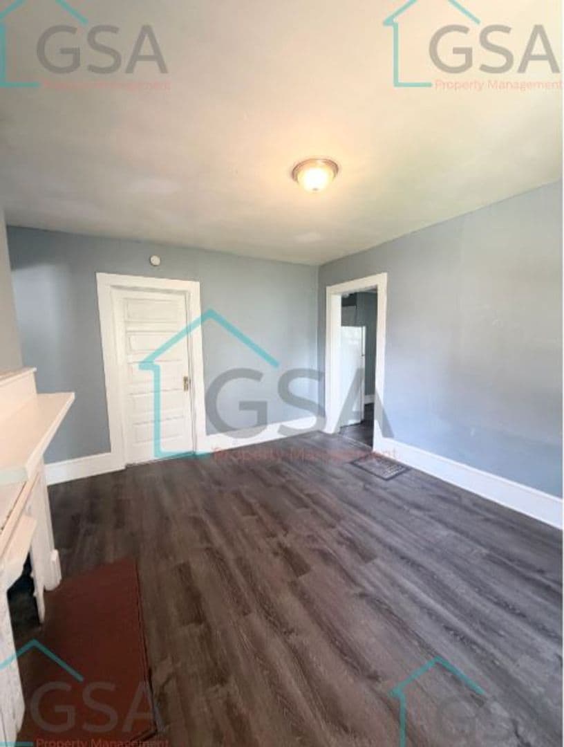 Greenville Apartment: _,_