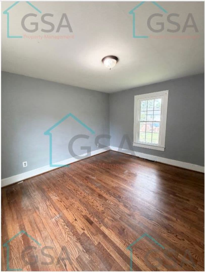 Greenville Apartment: -