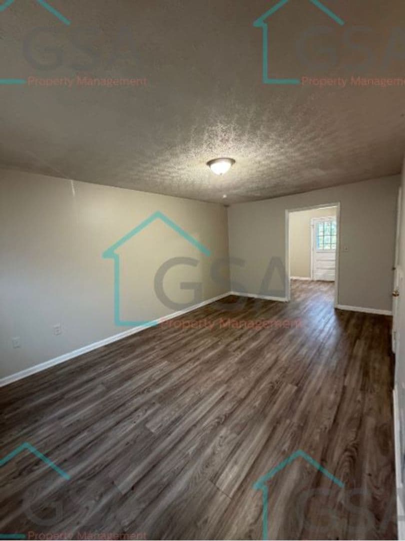 Greenville Apartment: -