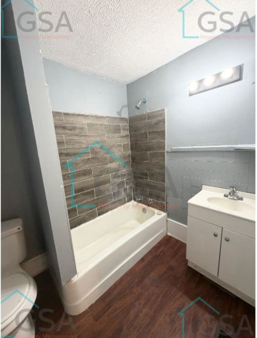 Greenville Apartment: _,_