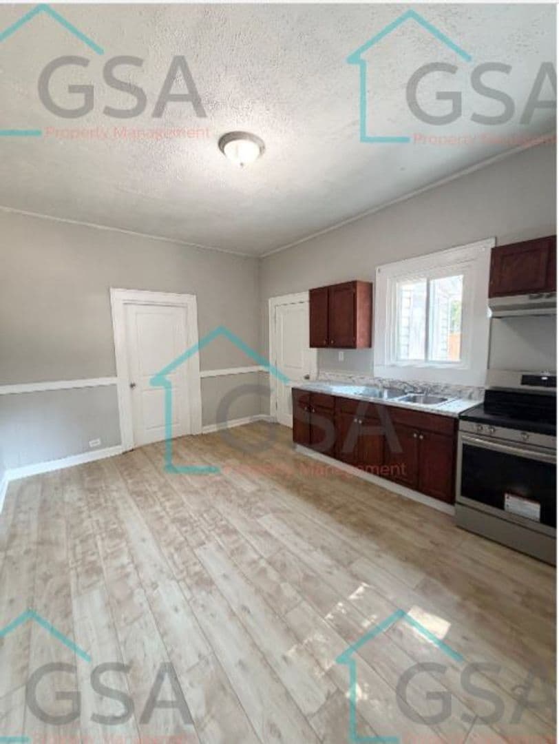 Greenville Apartment: -