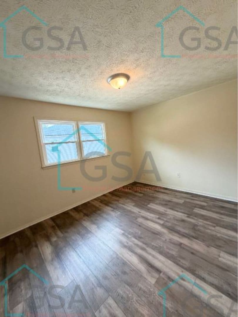 Greenville Apartment: -
