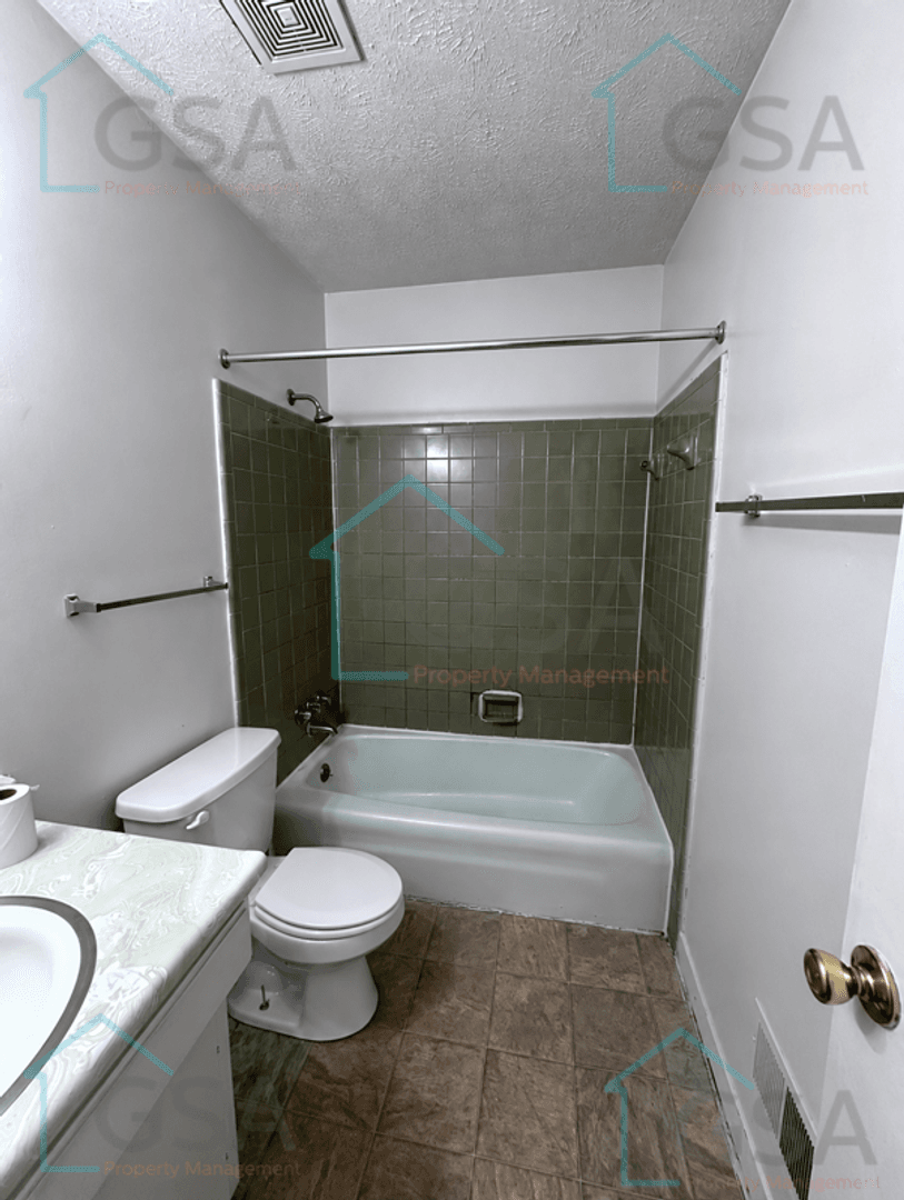 Greenville Apartment: -