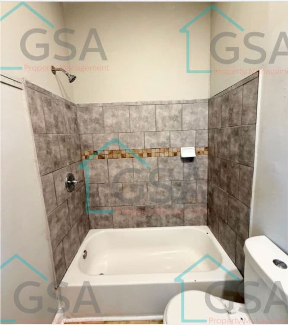 Greenville Apartment: -
