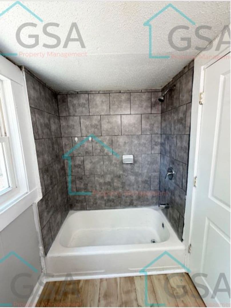 Greenville Apartment: -
