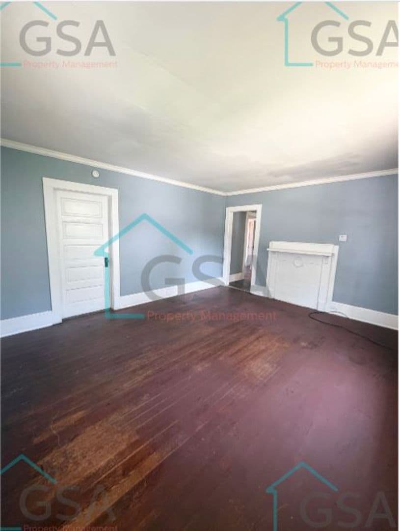 Greenville Apartment: _,_