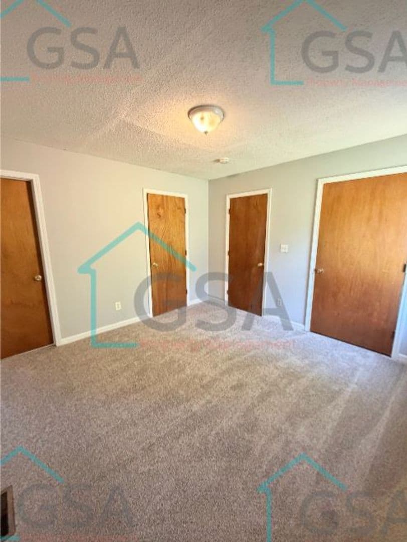 Greenville Apartment: -