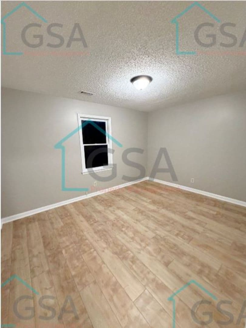 Greenville Apartment: -