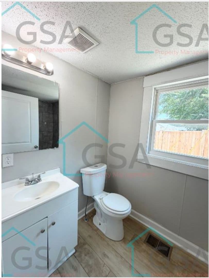Greenville Apartment: -