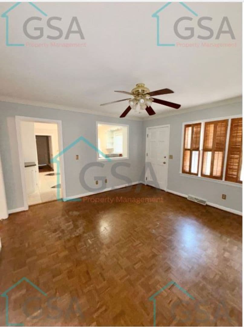 Greenville Apartment: _,_