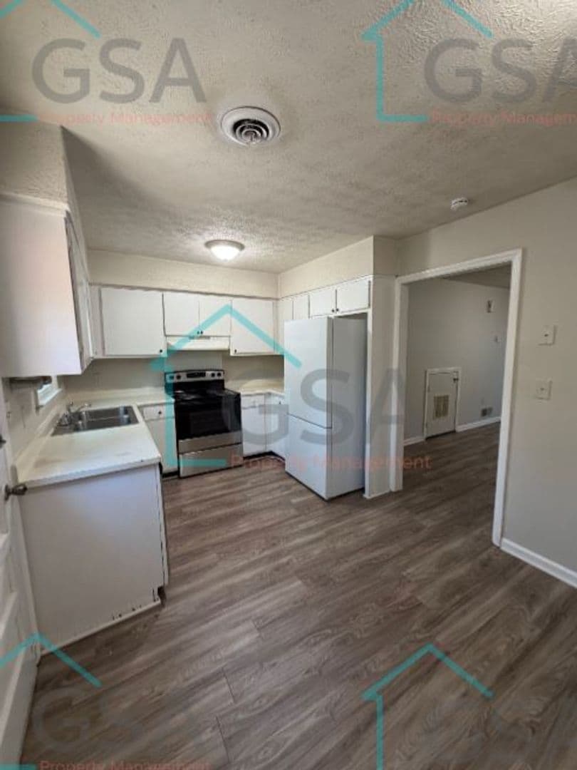 Greenville Apartment: -