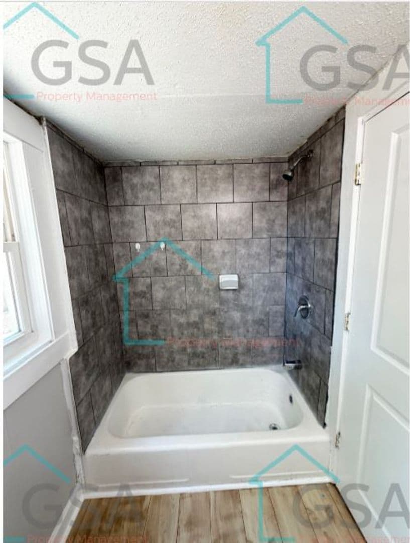 Greenville Apartment: -