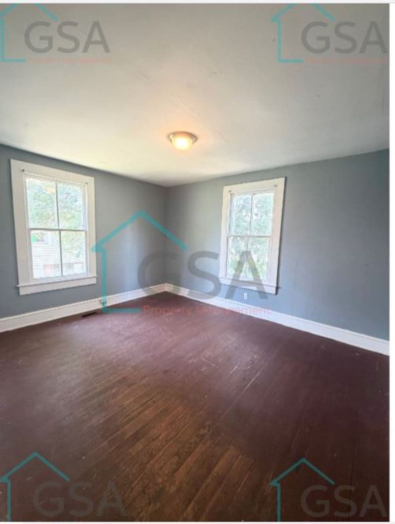 Greenville Apartment: _,_