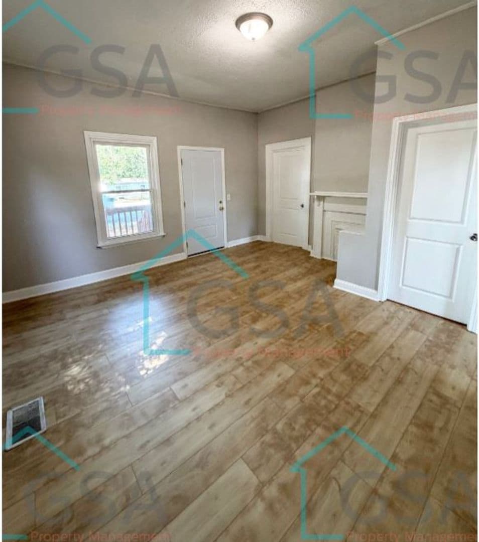 Greenville Apartment: -